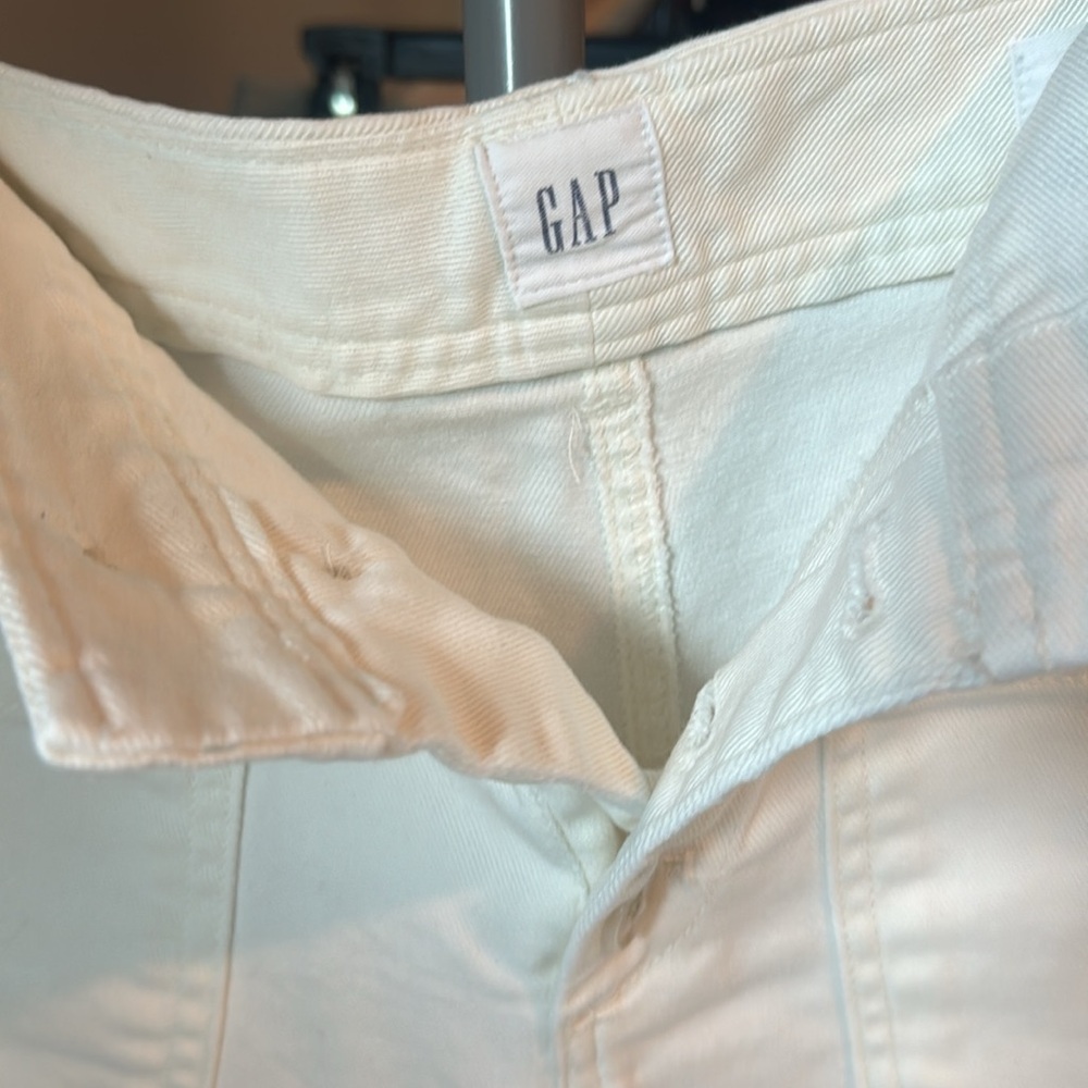 GAP Shorts - Picture 6 of 7